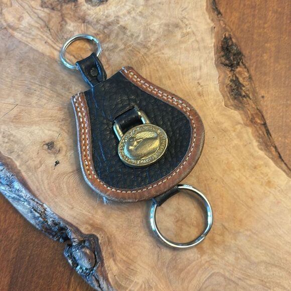 Vintage 80's DOONEY & BOURKE Black All Weather leather / Brass Logo key chain fo - Picture 1 of 7